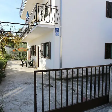 10338a * Rogoznica (Sibenik-Knin)