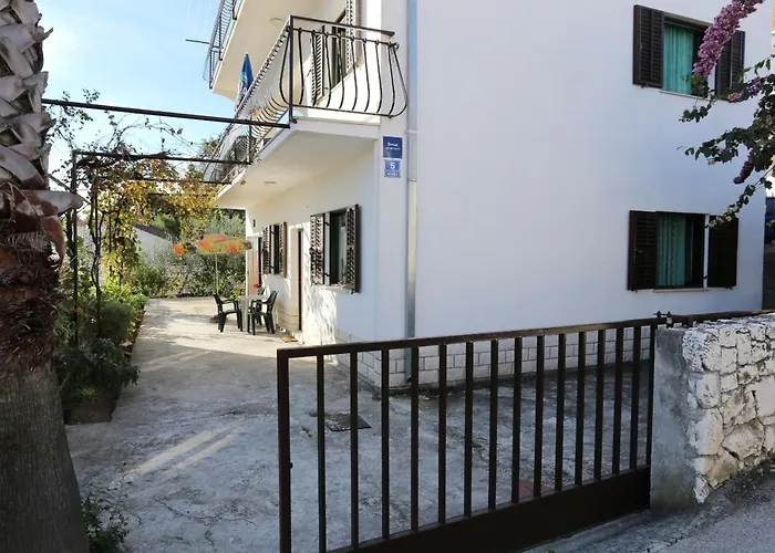 10338a * Rogoznica (Sibenik-Knin)